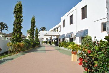 Paradise Suites Hotel Kololi Exterior foto
